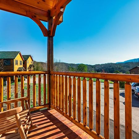 Full Equipped Cabin With A Pool And Game Room Smokies Views Gatlinburg Εξωτερικό φωτογραφία